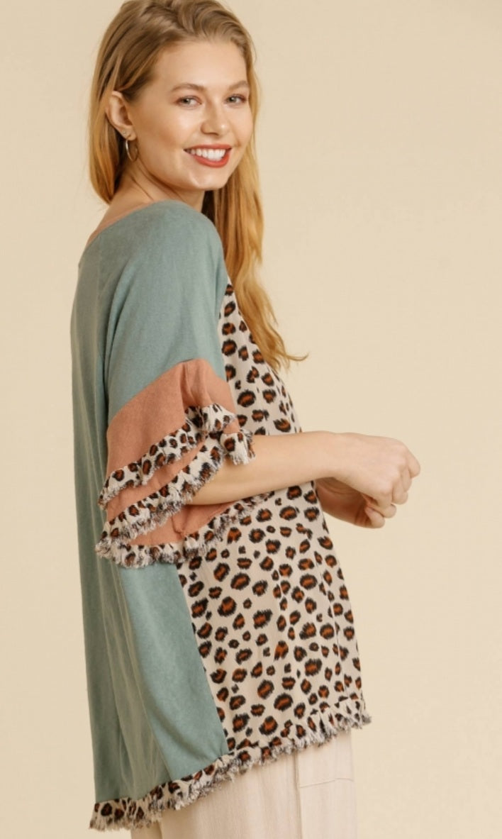 Layered short sleeve frayed hem top