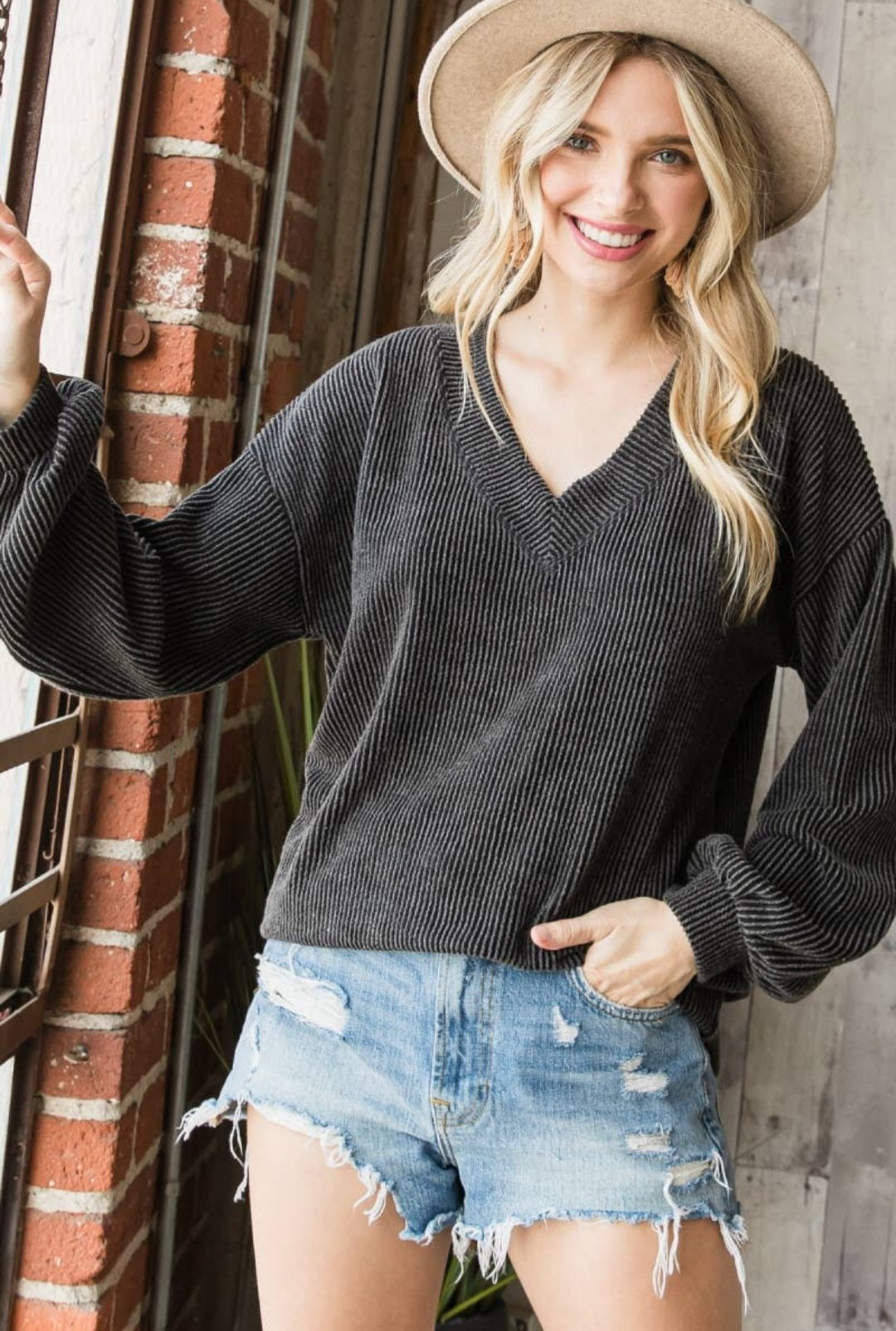 Heavy ribbed v-neck top with puff sleeve